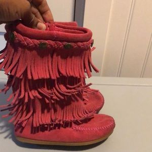 Minnetonka 3 layer fringe moccasins